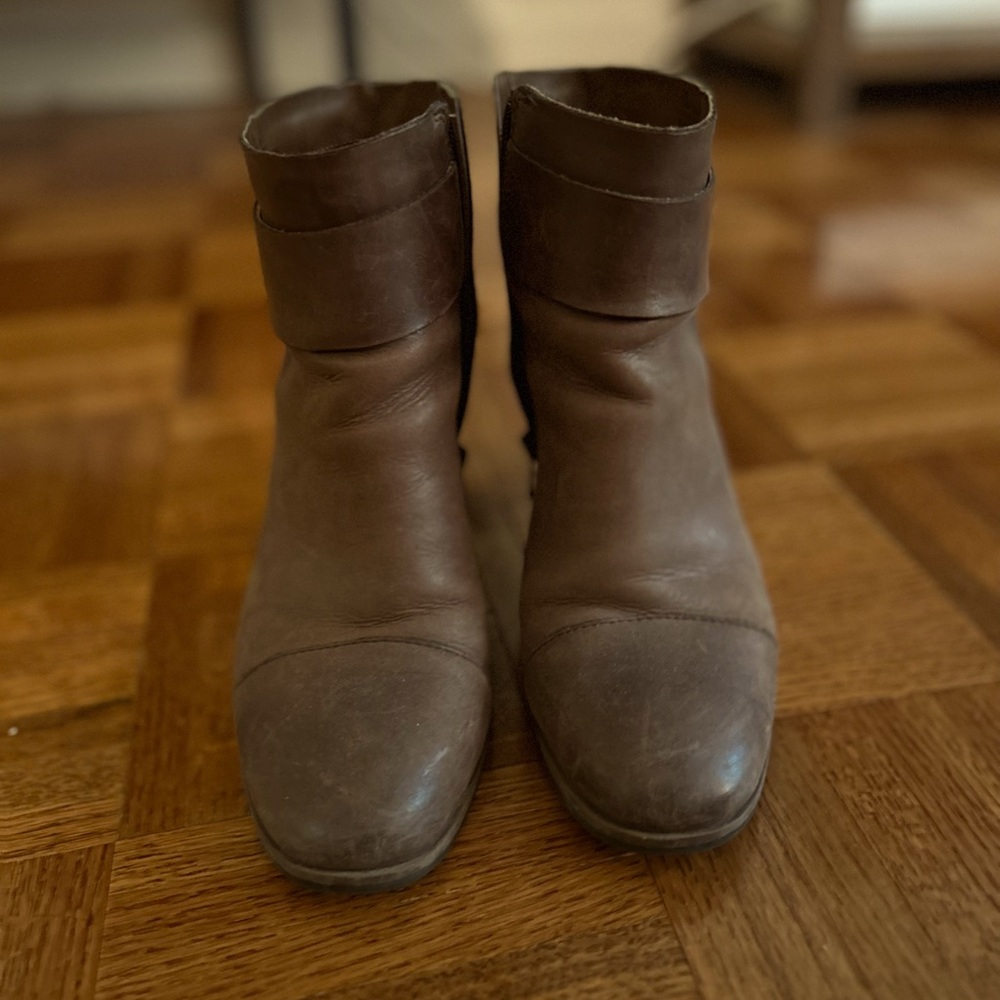Korks booties, size 7 brown